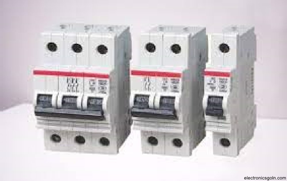 ইলেকট্রনিক্স কর্মক্ষেত্রে ব্যবহৃত পিপিই ও এর প্রকারভেদ এবং প্রয়োজনীয়তা